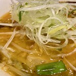 札幌味噌ラーメン専門店 けやき - 白髪ネギもドバー！