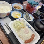 松屋 - ソーセージエッグ定食（450円）
