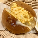 Komedako Hiten - バターが塗られたローブパンに玉子ペースト挟んだ玉子ドックを自作して