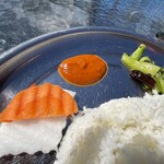 ルーフトップ ビアガーデン ヨコハマ - 生野菜、チャトニ、サーグ