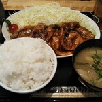 わ楽 - 豚ロース(薄切り)トンテキ定食