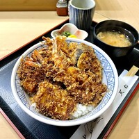 てんぷら天松 日本橋店 - てんどん　味噌汁、お新香付き