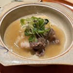 銀座 しのはら - 煮物:ツキノワグマのロースと淀大根-ツキノワグマの出汁餡かけ-