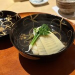 銀座 しのはら - お椀:ホタテ真薯•伊勢エビの唐揚げ•タケノコ•ゼンマイ•芽カブ