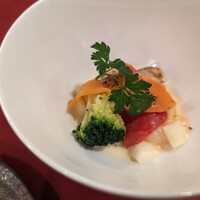 びいどろ 銀座店 - 結構酸味効いてるシーフードと野菜