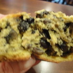 空と麦と - 黒豆パンの断面