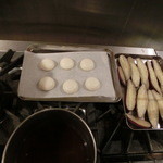 キャトルラパン　神戸三宮 - ●準備中のお餅とサツマイモである