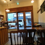 空と麦と - 8人座れます。