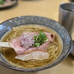 鴨と上州地鶏 中華そば 鷹 - 産地厳選 金目鯛塩そば(税込850円)
            僕はコチラをチョイス！