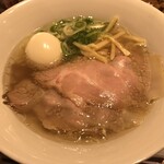 麺匠至誠 - 特製はまぐり出汁の潮そば。