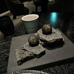 VELROSIER - 胡麻団子　中にカシューナッツ