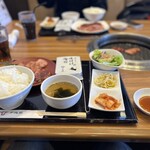 Yakiniku Heijo En - ランチメニューにはドリンクバーつきます