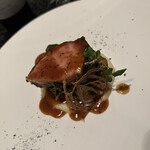 VELROSIER - 京都ぽーくカツ、竹炭のパン粉、新玉ねぎ、焦がし玉ねぎパウダー