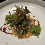 VELROSIER - アスパラ、ホタルイカ、菜の花、蒸し豚、菜の花ピューレをエスプーマにしたシフォンケーキ　サバイヨンソース
      甜醤油