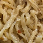 青竹手打ちらーめん 夢現 - 麺に豆板醤の唐辛子が