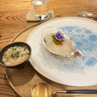 山地陽介 - 高知・水の妖精・のれそれ(穴子の稚魚)／たぬきうどん風
                鶏だしと鶏ぶしが美味しい
                仙鳳趾・牡蠣／ジャンラルマン・ロゼシャンバーニュ