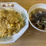 桃泉楼 - ピリ辛チャーハンはシトパラで下味しっかり