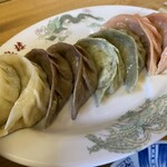桃泉楼 - 胡麻油と食塩で頂く餃子は旨味たっぷり