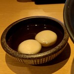 Tsurutontan - うどんぽん　中に餃子の餡のようなものが包み込まれている。まわりはつるモチ。