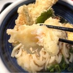 Honkaku Teuchi Udon Okasen - 揚げ加減も良い感じ