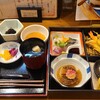 和食 沖の - 松花堂弁当(税込1,650円)
①豚軟骨と大根の軟らか煮②天麩羅③お造り④出汁巻き玉子⑤桜花豆腐⑥アボガド辛子酢味噌和え⑦ひじきの煮物⑧茶碗蒸し⑨白ご飯⑩お吸い物⑪お漬け物⑫焼き菓子
お飲み物①緑茶