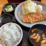 Yakiton Katsu Tonraku - ご飯もしっかり詰まってる