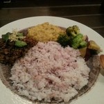 カレーのアキンボ - お正月のセット、ラムキーマと豆のカレーのプレート