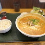 菜館Wong - ミニ肉まんは遅れて到着