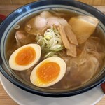 ワンタンメンの満月 - 煮たまご入りワンタンメン