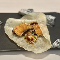 レミニセンス - ⑧三河産うなぎ、カオヤーピン、豆腐、ふきのとうフリット、八丁味噌マデラソース