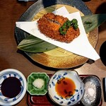 らんぶる台所家 - とすかつ膳1680円を注文、風味5つから選べる仕組みで、チーズを選択しました。左下からトンカツソース、大根おろし、ぽん酢かな、塩となっています。