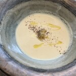 アンティーブ - ホワイトアスパラのスープ