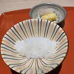 杦 - 食事ものは7、8種が、食べ放題なのですが、お腹いっぱいで、これしか食べられるません。でも、これが一番！　　　　　炊き上がり一文字　よーき蒸れてます。