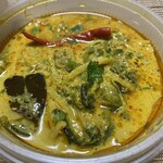 SPICY CURRY 魯珈 - 菜の花とあさりと筍のゲーン・ガリー