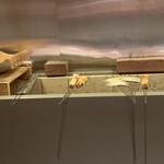 杦 - 目の前の炭火焼き場　　鱒　琵琶湖のモロコ