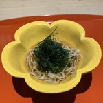 杦 - 魚素麺　いい出汁です。