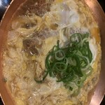 Katsudon - 食し終わりも、かなり溜まるお出汁の量ﾃﾞｽｶﾗ、ご飯にかけてカツ丼にした場合は"超つゆだく"状態になりまた食すのが、ｽﾃﾝﾚｽｽﾌﾟｰﾝで熱くなるはずで。。序盤は少し"唇の火傷"などに注意が必要かも⚠️