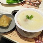 Trusty Congee King - 肉丸魚腩粥と肉粽