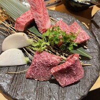 近江うし焼肉 にくTATSU 銀座店 - サーロインをはじめとする希少肉盛り合わせ