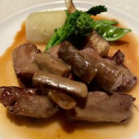 ザンビ - お肉料理（ウェルダンで注文）