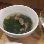 キッチン ブルー グローブ - わかめスープのアップ