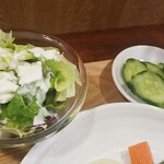 キッチン ブルー グローブ - サラダ、お新香のアップ