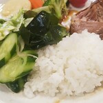 キッチン ブルー グローブ - ご飯。お新香、ワカメのアップ