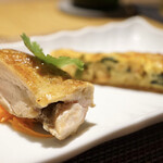 KURAYA KATO - ・鶏肉の瞬間燻製、エビとブロッコリーのキッシュロレーヌ)