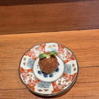 ミ・カサ - マスコットみたいなコロッケ｡つまんで放り込むと〝牛の脂の風味〟が　ブワッと｡