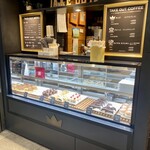 OSLO COFFEE - ケーキも人気みたいで、並んでた！