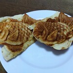 たい焼き さすけ - 羽根付きになってます。