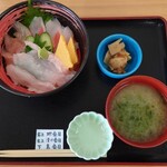 市場の食堂 金目亭 - 金目三色丼