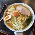 麺場 くうが? - 料理写真:味噌野菜ラーメン　中辛　太麺