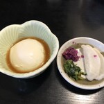 Torisei - セットの玉子豆腐と漬物